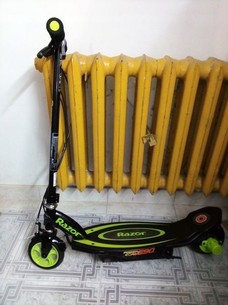 Дитячий електросамокат RAZOR E90 Power Core 3926 фото