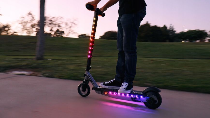Дитячий електросамокат RAZOR E90 Power Core Lightshow 3930 фото
